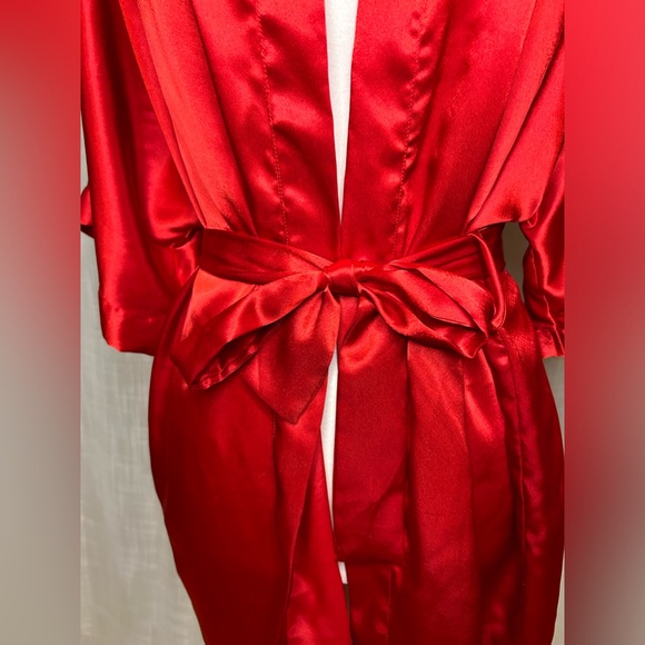 FREDERICK'S OF HOLLYWOOD RED SATIN SILK ROBE - Picture 8 of 12